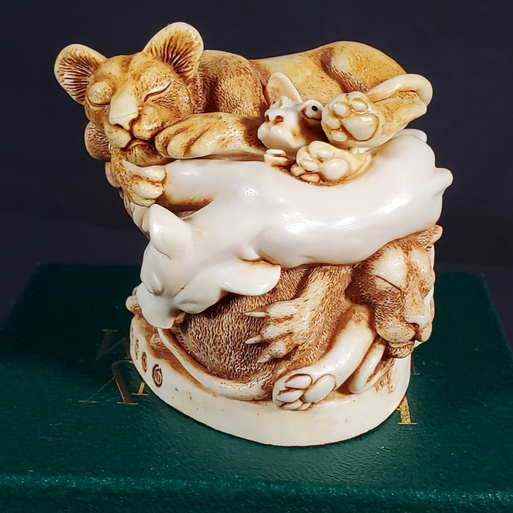Harmony Kingdom " Faux Paw " Retired